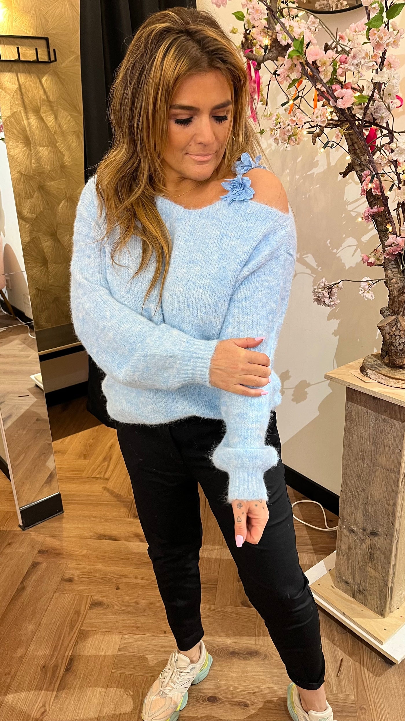 ROSALIE FLOWER SWEATER BLUE