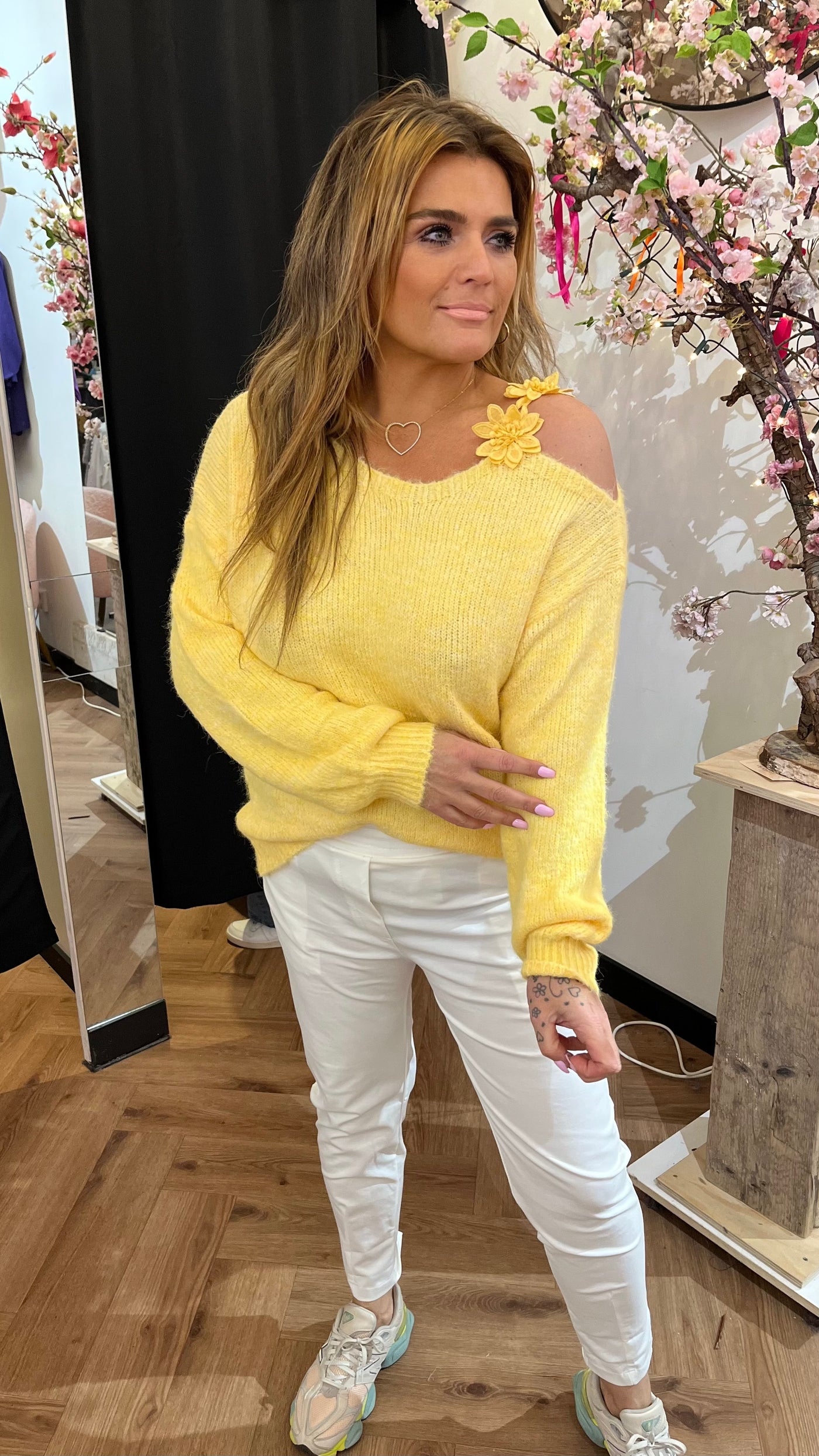 ROSALIE FLOWER SWEATER YELLOW